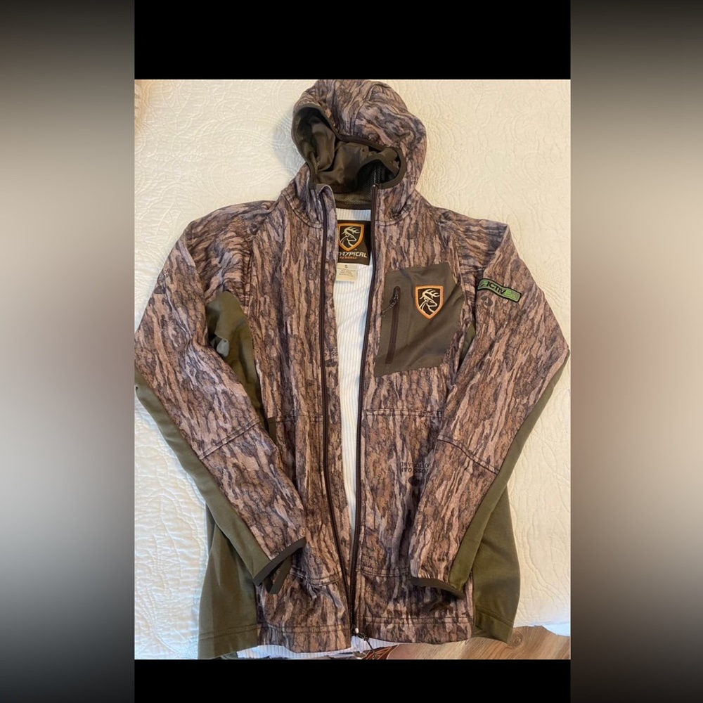 Non-Typical by DRAKE, Size Small, NWT, Camo Full Zip Hoodie, Stretch Microfleece